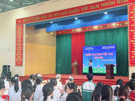 Trường Đại học Công nghiệp Việt Trì tham gia phiên giao dịch việc làm năm 2026 tại Trường THPT Cẩm Khê